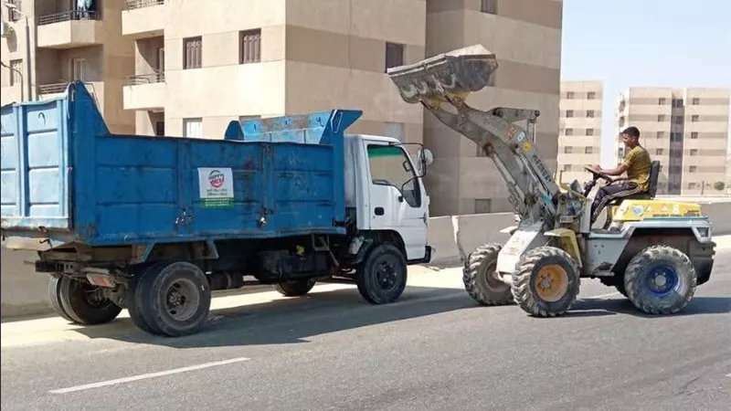 حدائق أكتوبر تواصل حملات النظافة اليومية للحفاظ على المظهر الحضاري ورفع كفاءة الخدمات