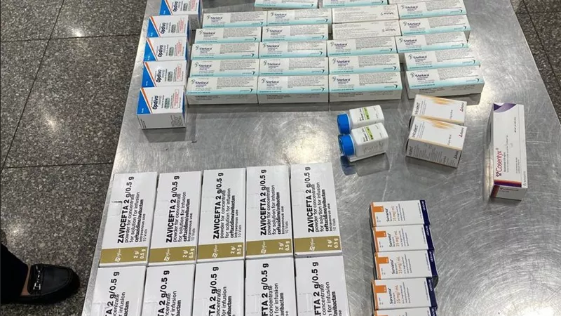 جمارك مطار القاهرة تضبط أدوية أورام سرطانية بقيمة تتجاوز 5 ملايين جنيه