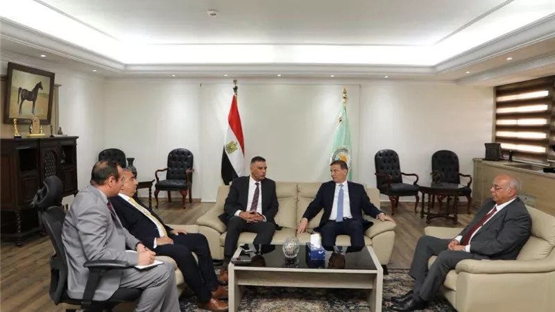 وزير الزراعة يبحث مع محافظ جنوب سيناء التوسع في زراعات النخيل والزيتون وتطوير المزارع الإرشادية