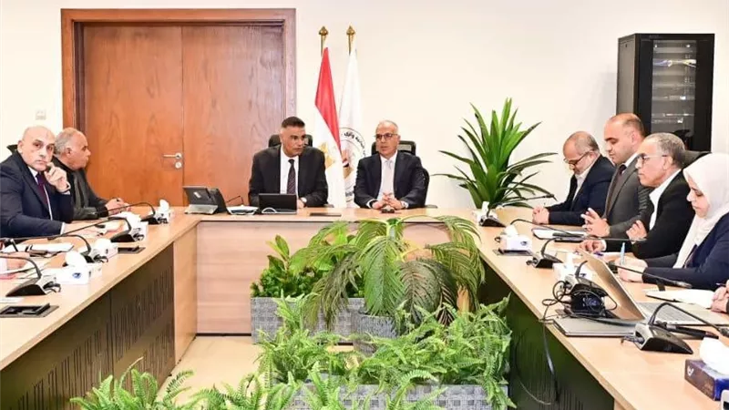 وزير الري ومحافظ جنوب سيناء يبحثان موقف مشروعات الموارد المائية بالمحافظة
