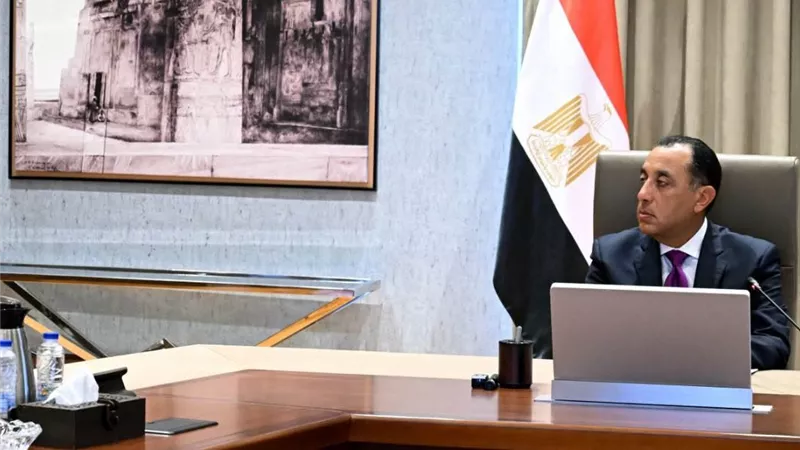 في اجتماع مع وزير العدل.. رئيس الوزراء يُتابع آخر مستجدات تطوير خدمات الشهر العقاري والتوثيق