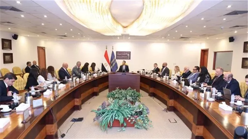 وزير الاتصالات: مد كابلات الألياف الضوئية إلى أكثر من 1250 قرية ضمن المبادرة الرئاسية حياة كريمة