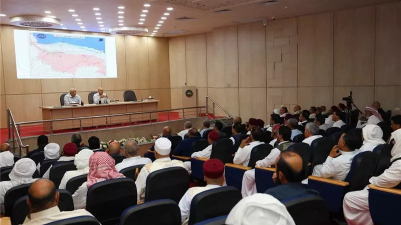 كامل الوزير يبحث مع مشايخ مطروح تطوير السكة الحديد وتشغيل أتوبيسات جديدة