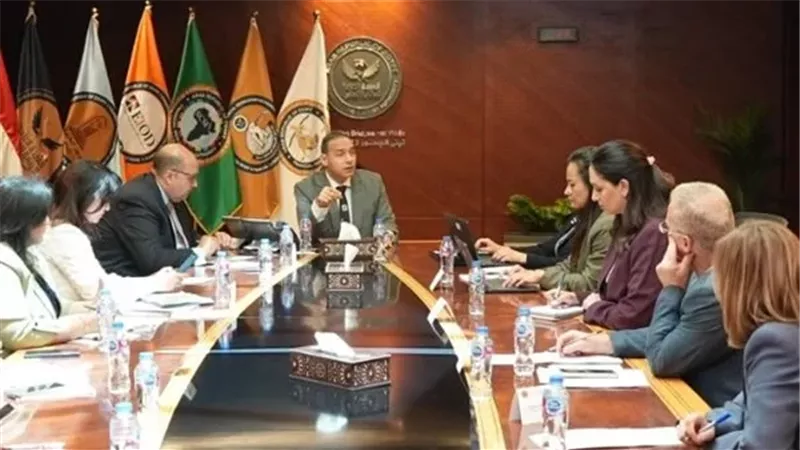 رئيس الرقابة المالية يبحث مع وفد البنك الدولي مستجدات تطوير سوق رأس المال وخطط الشورت سيلينج