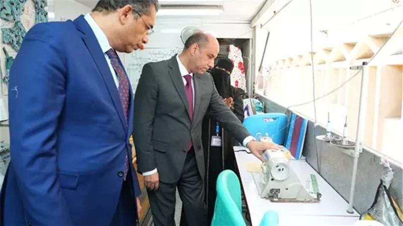 وزير العمل ومحافظ البحر الأحمر يتفقدان وحدة التدريب المتنقلة بالغردقة لتمكين الشباب والمرأة