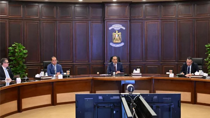 رئيس الوزراء يتابع خطوات التعيين حديثاً واختيار الوظائف القيادية والإشرافية بالجهاز الإداري للدولة
