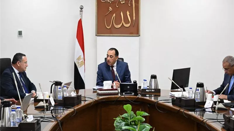 تنفيذًا لتكليفات الرئيس.. رئيس الوزراء يتابع جهود تطوير منظومة التعليم على أساس الجدارة والتميز