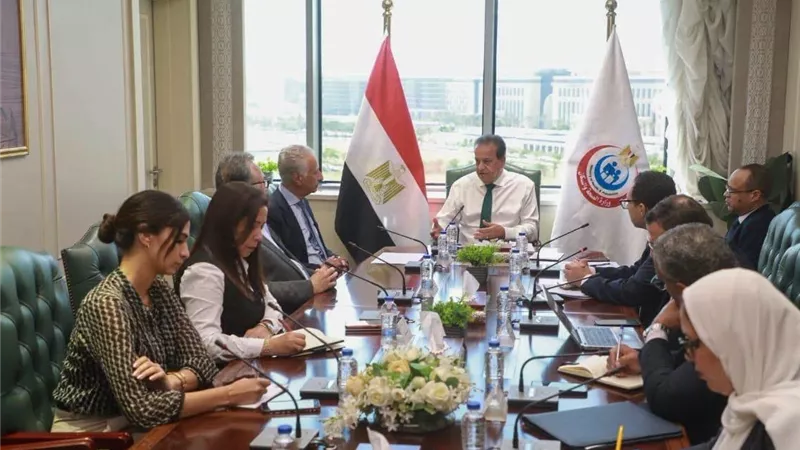 مصر تطلق خطة لتوطين الجراحة الروبوتية.. إنشاء مركز تدريب وتشغيل أول روبوت جراحي بمعهد ناصر