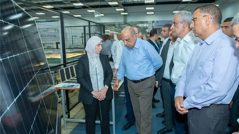 وزيرا الإنتاج الحربي والكهرباء يتفقدان «بنها للصناعات الإلكترونية» لبحث توطين التكنولوجيا والطاقة المتجددة