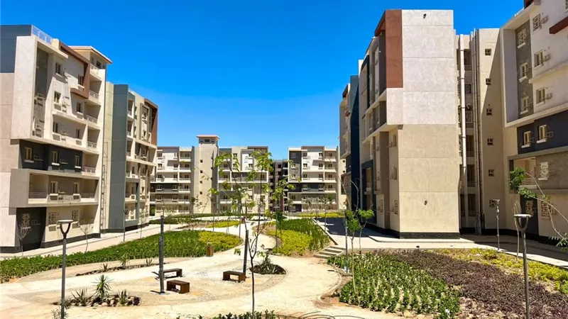 وزيرة الإسكان تتابع موقف تنفيذ المشروعات وملفات العمل بمدينتي حدائق أكتوبر و٦ أكتوبر الجديدة