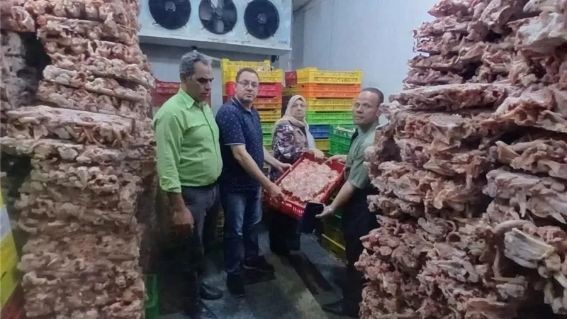 تموين الجيزة تضبط30 طن مخلفات دواجن و28 ألف مشروب طاقة مجهول المصدر