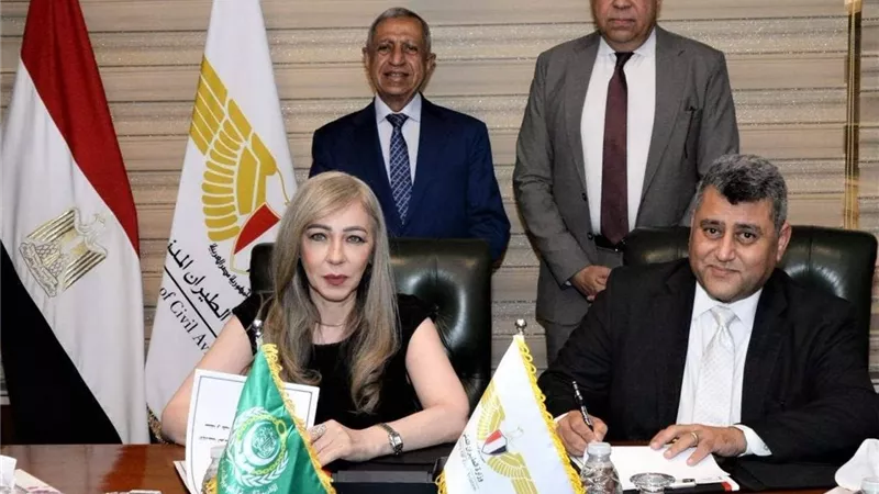 وزارة الطيران المدني توقع بروتوكول تعاون مع الأكاديمية العربية لتأهيل الكوادر البشرية