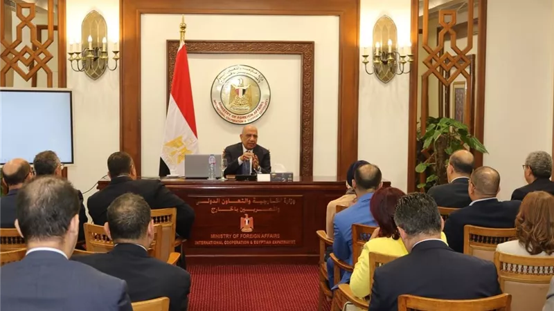 وزير الكهرباء يستعرض فرص الاستثمار في الطاقة أمام رؤساء البعثات الدبلوماسية بالخارج