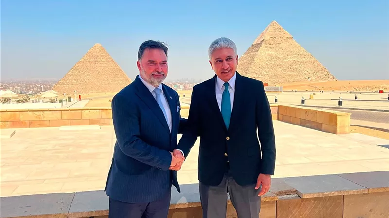 وزير السياحة يبحث مع نائب رئيس وزراء البوسنة تعزيز التعاون السياحي بين البلدين