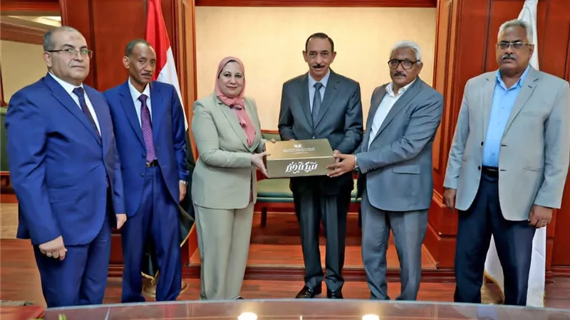 1200 قسيمة غذائية للأسر الأولى بالرعاية في سوهاج استعدادًا للمولد النبوي الشريف