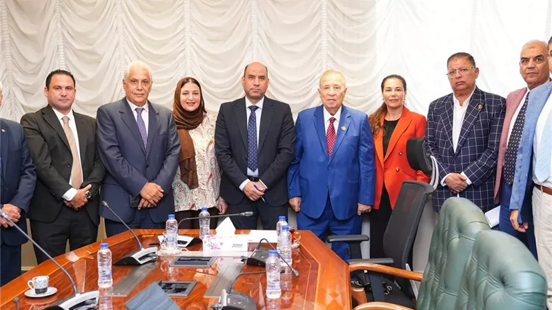 وزير العمل يبحث مع اتحاد المستثمرين تعزيز التعاون في التدريب المهني وتوفير العمالة الماهرة