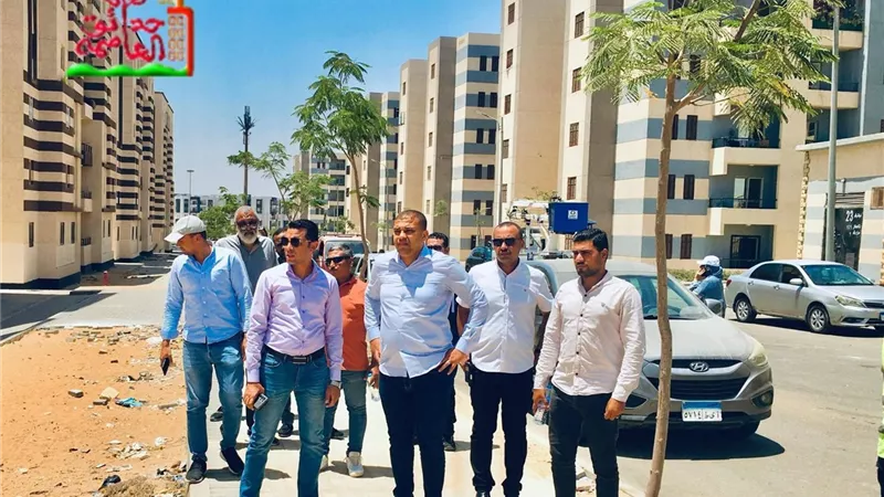بعد رصد شروخ وتنميلات.. رئيس جهاز حدائق العاصمة يتابع موقف العمارة 8 بالإسكان الاجتماعي ويؤكد: سلامة السكان أولوية