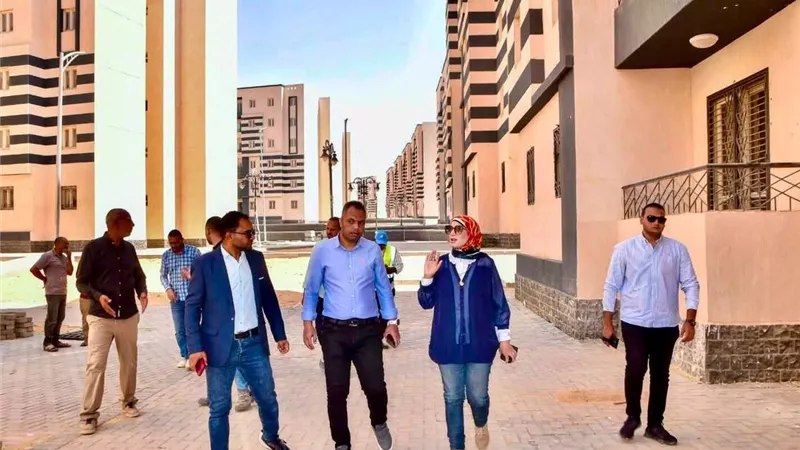وزيرة الإسكان تتابع موقف تنفيذ المشروعات السكنية بـ5 مدن جديدة