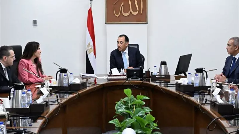مدبولي يستعرض خطة تنمية الساحل الشمالي الغربي.. مدن متكاملة واستثمارات مستدامة حتى 2030