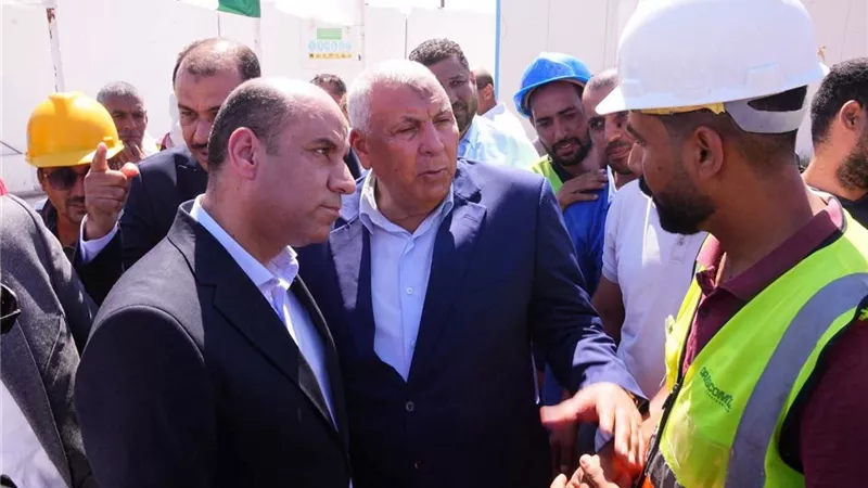 وزير العمل يختتم جولته بمطروح بدعم العمالة غير المنتظمة في رأس الحكمة