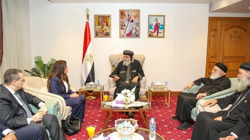 وزيرة الإسكان تلتقي قداسة البابا تواضروس الثاني بمدينة العلمين الجديدة