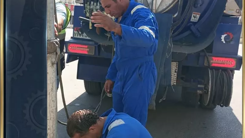 «مياه القناة» تكثف حملات تطهير شبكات الصرف الصحي لرفع كفاءة الخدمات بمحافظات القناة