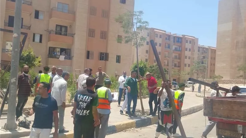 حملات موسعة لرفع الإشغالات وإزالة المخالفات بعدد من مناطق مدينة حدائق أكتوبر