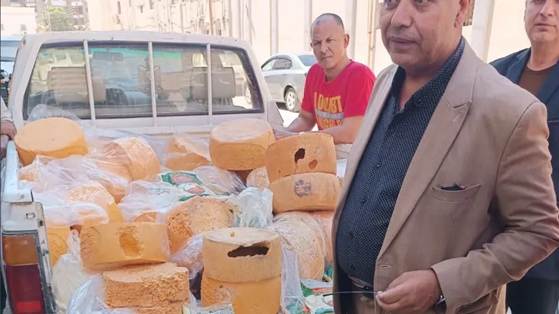 تموين الفيوم يضبط مصنع جبن بير سلم و450 كيلو منتجات منتهية الصلاحية