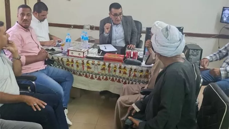«تموين الأقصر» تبحث مع أصحاب مستودعات الدقيق بإسنا آليات تطبيق منظومة الخصم المباشر