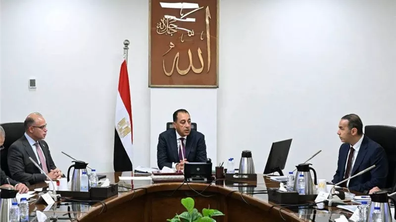 البورصة المصرية تتجاوز 4 تريليونات جنيه..الحكومة تبحث طرح كيانات كبرى وتطوير سوق المال