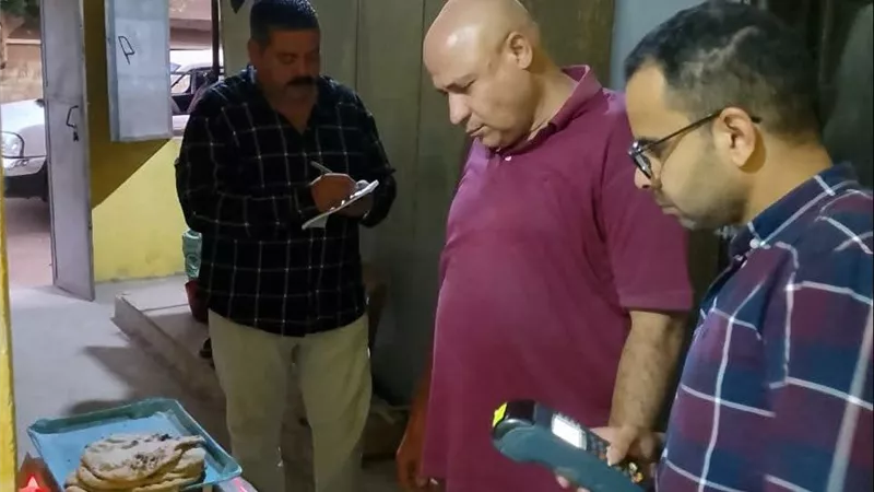 تموين أسيوط يحرر 80 محضرًا للمخابز والأسواق في حملات رقابية مكثفة