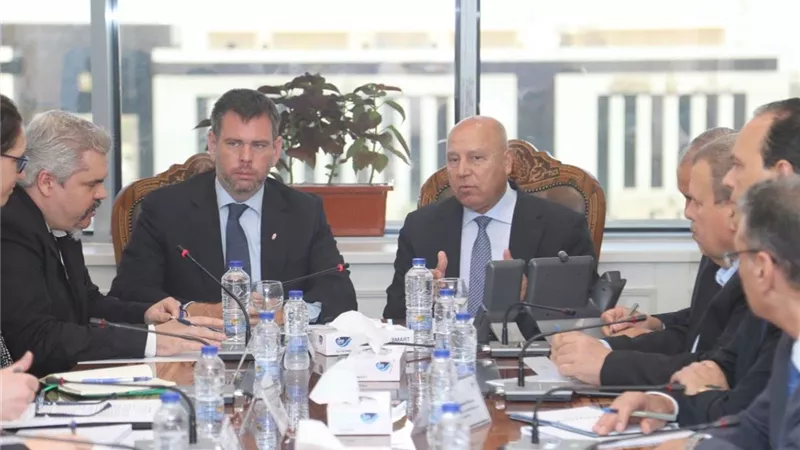 وزير النقل يبحث مع نظيره المجري تعزيز أوجه التعاون المشترك بين البلدين