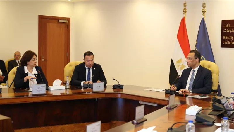وزير الاتصالات: لن تسمح بأي ممارسات تخالف القواعد المنظمة لتسجيل وتفعيل خطوط المحمول