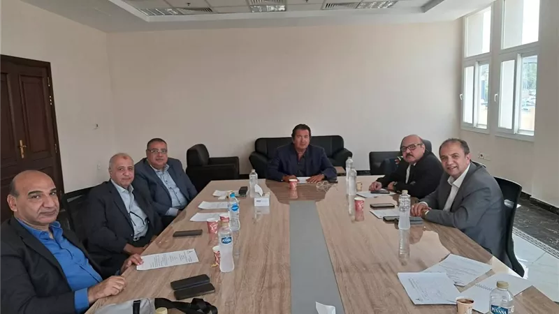 معارض السيارات تترقب إعادة النظر في قرار النقل.. والسوق يستعيد نشاطه