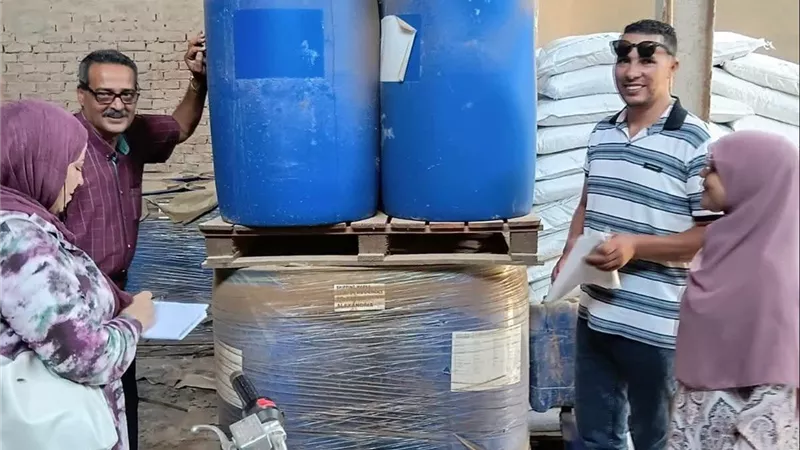 تموين الشرقية يضبط 6.440 طن خامات كيميائية منتهية الصلاحية ببلبيس