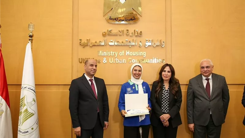 وزيرا الإسكان والعمل يكرمان أوائل طلاب المدارس الفنية لمياه الشرب والصرف الصحي