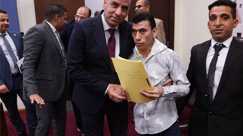 وزير العمل يسلم عقودًا لذوي الهمم في 3 شركات.. ويشهد توقيع بروتوكول تعاون مع 