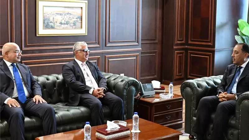 رئيس الوزراء يشهد مراسم تسليم وتسلم رئاسة الهيئة العامة للمنطقة الاقتصادية لقناة السويس