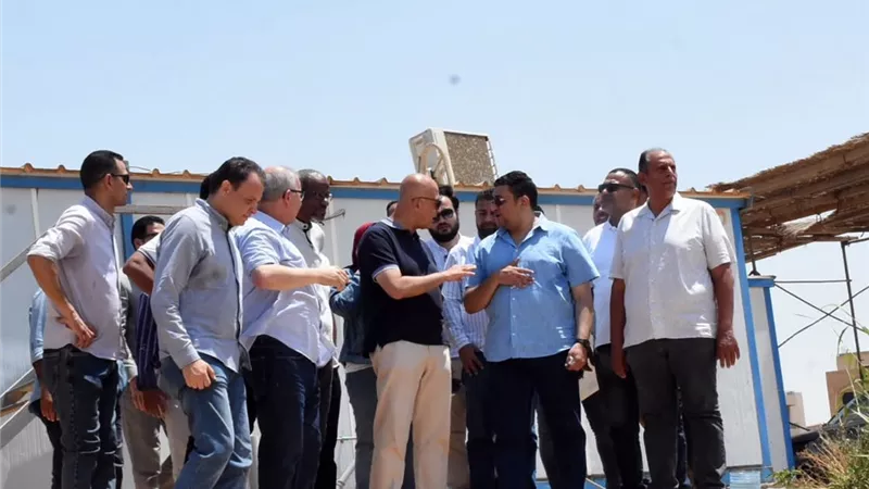 نائب وزيرة الإسكان يتفقد مشروعات المرافق والطرق بمناطق بيت الوطن بالقاهرة الجديدة