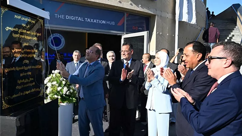 مدبولي يفتتح مركز الخدمات الضريبية المميزة بالعلمين ويطلق تطبيق التصرفات العقارية