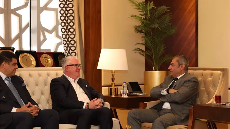خالد عباس يتابع تقدم الأعمال في برج فوربس بالعاصمة الجديدة ويهنئ بفوز المشروع بجائزة العمارة الدولية لعام 2026