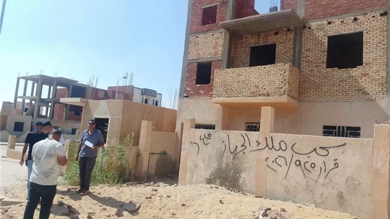 سحب3 قطع أراضٍ في حدائق أكتوبر لمخالفة الضوابط.. والجهاز يؤكد استمرار الحملات