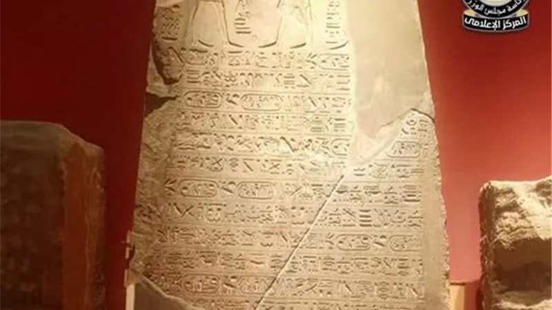 السياحة والآثار تحسم الجدل حول ترميم لوحة رمسيس الثاني بالمتحف المصري