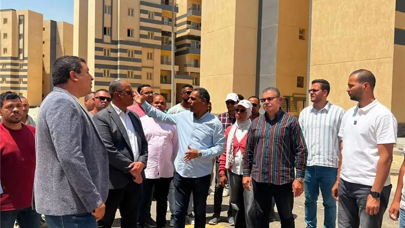 وزيرة الإسكان تتابع موقف تنفيذ المشروعات السكنية بمدينتي 15 مايو والعبور ومحافظة بورسعيد