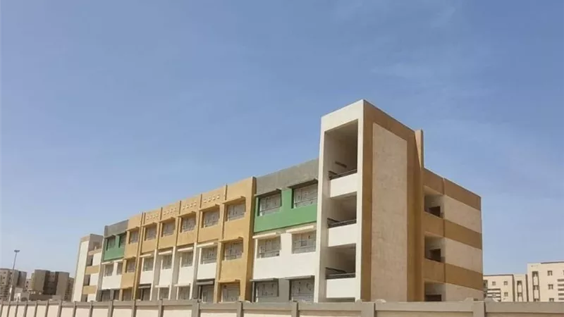 جهاز مدينة حدائق أكتوبر يسلم مدرسة تعليم أساسي.. وأعمال تطوير ورفع كفاءة الطريق بالمدينة
