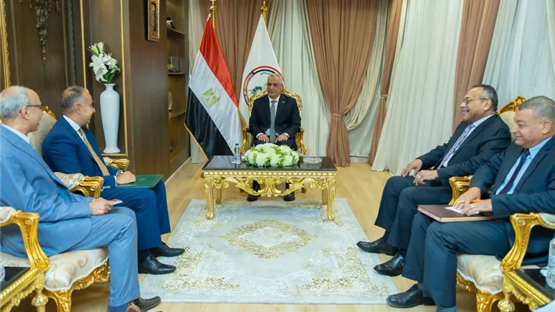 وزير الإنتاج الحربي يبحث مع سفير مصر بأوغندا زيادة صادرات المنتجات المصرية