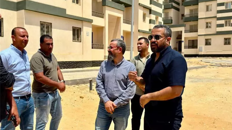 رئيس جهاز العبور الجديدة يتابع أعمال الطرق والكهرباء والإتصالات بعمارات سكن كل المصريين