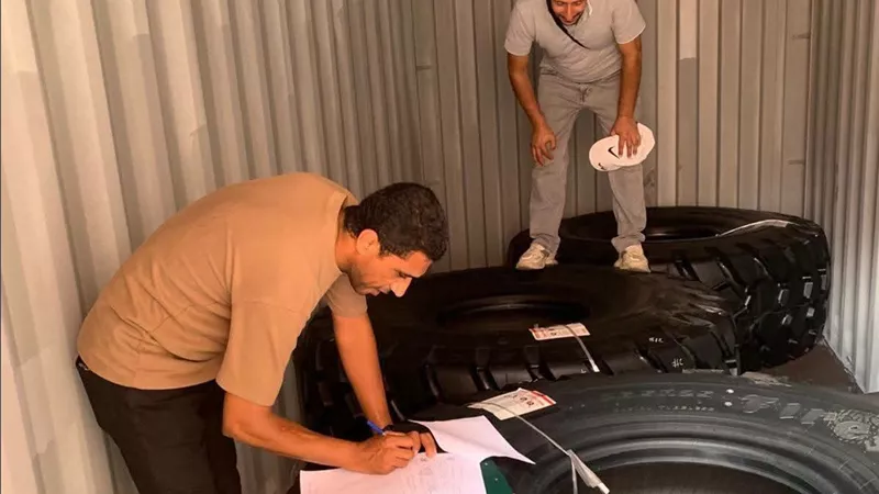 فحص الشحنات بميناء الدخيلة.. رقابة دقيقة تسرّع الإفراج وتدعم حركة التجارة