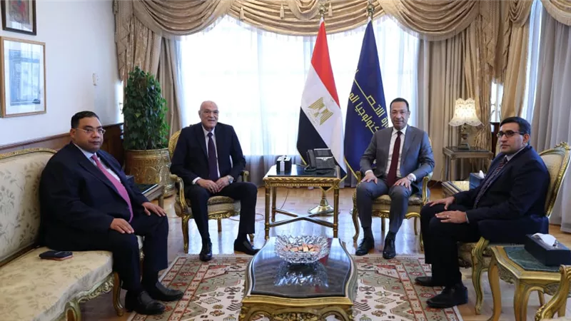 وزير الاتصالات ورئيس هيئة قضايا الدولة يشهدان توقيع بروتوكول تعاون لتعزيز التعاون في التحول الرقمي