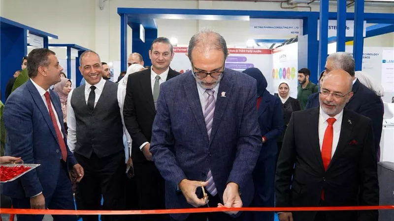 رئيس هيئة سلامة الغذاء يفتتح جناح المكملات الغذائية في Pharmaconex 2026